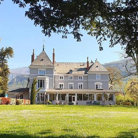 Domaine des Cèdres - Logis Hôtel, Résidence, Gîtes et Insolites Villebois Exterior foto