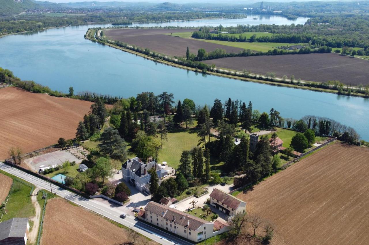 Domaine des Cèdres - Logis Hôtel, Résidence, Gîtes et Insolites Villebois Exterior foto