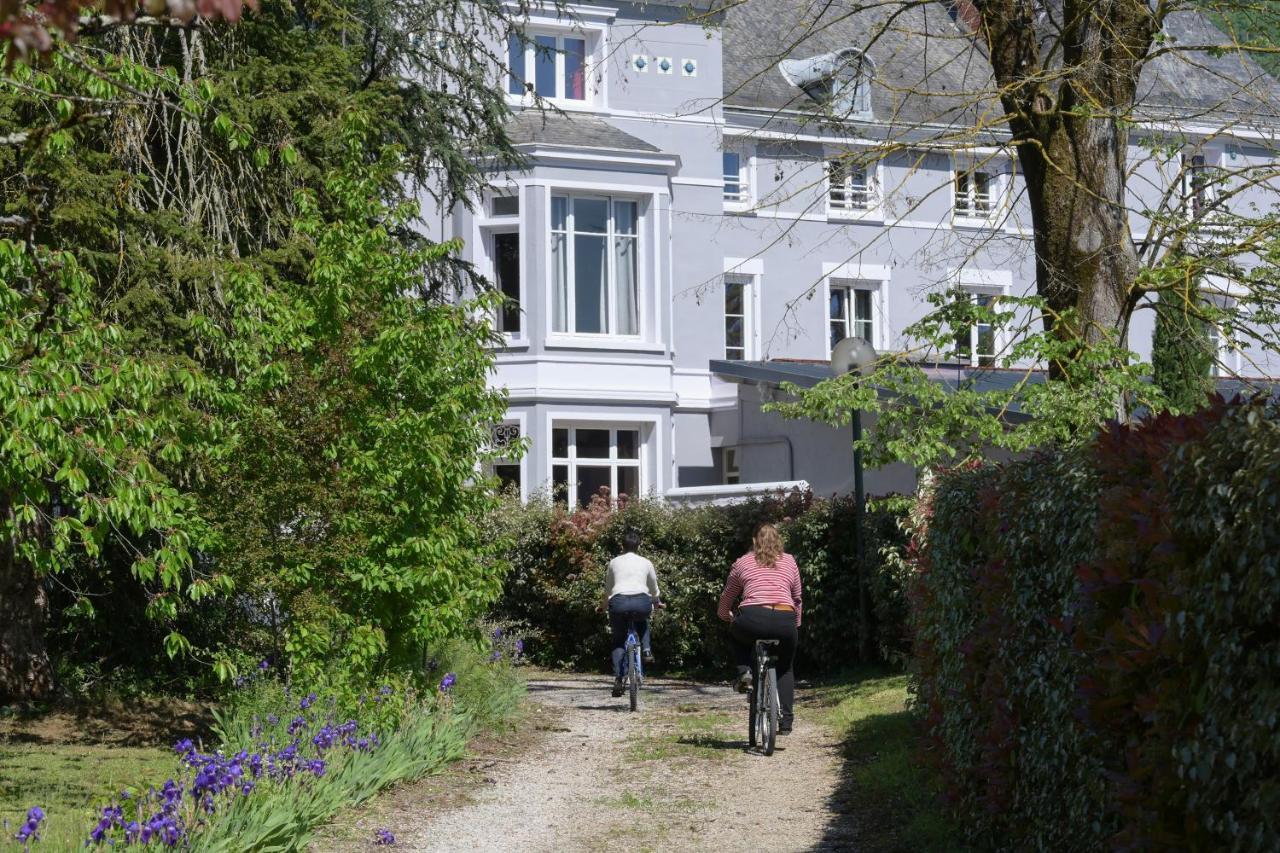 Domaine des Cèdres - Logis Hôtel, Résidence, Gîtes et Insolites Villebois Exterior foto