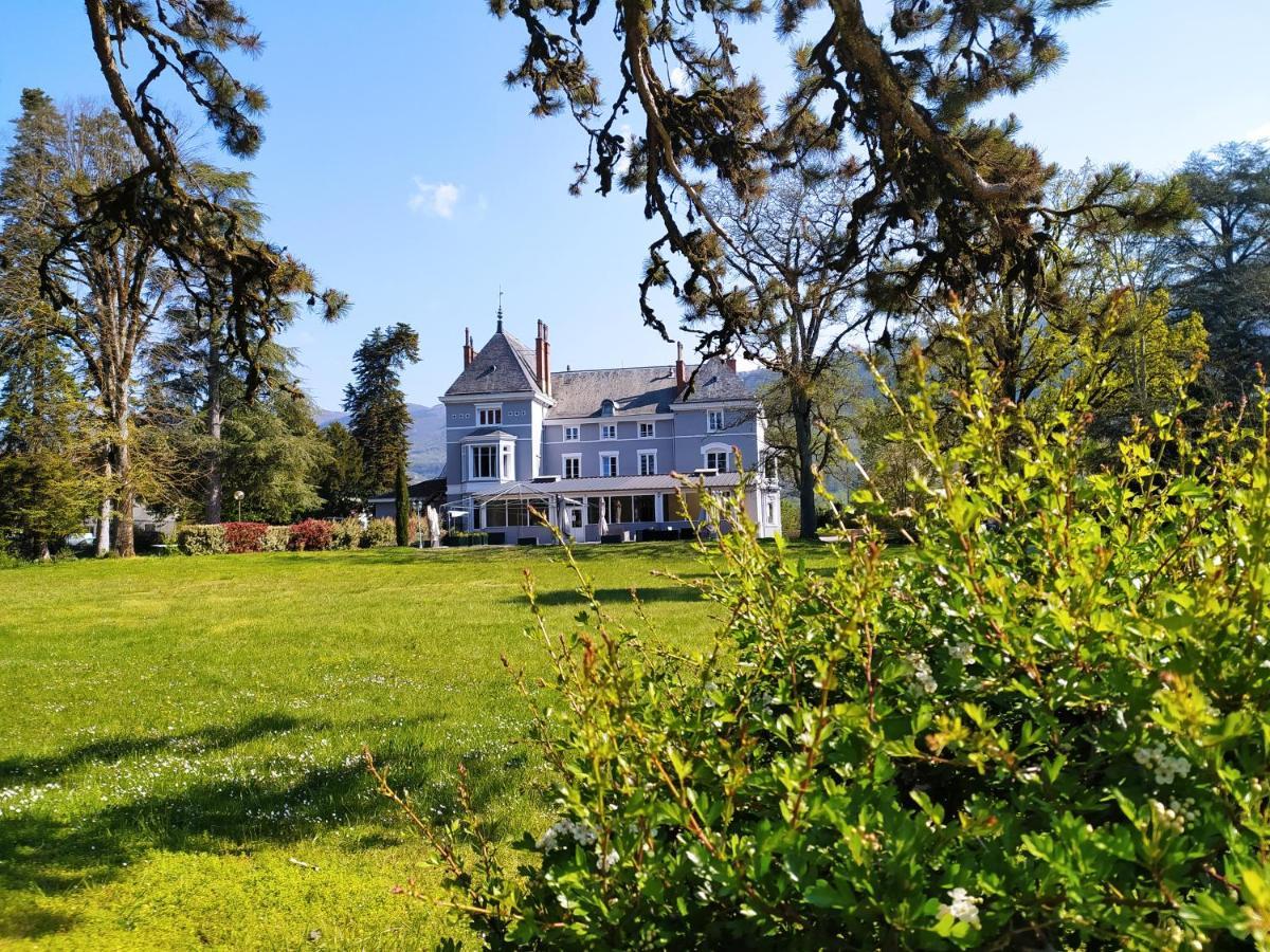 Domaine des Cèdres - Logis Hôtel, Résidence, Gîtes et Insolites Villebois Exterior foto