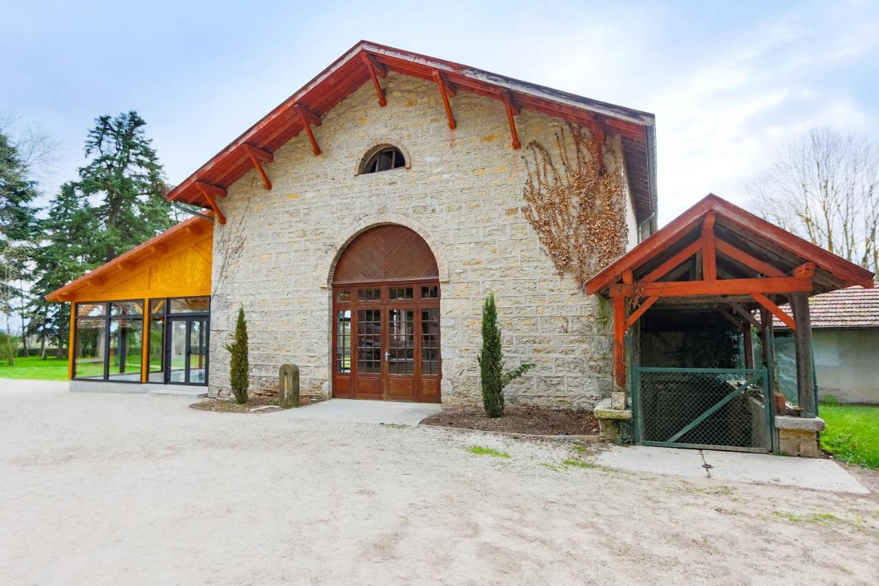 Domaine des Cèdres - Logis Hôtel, Résidence, Gîtes et Insolites Villebois Exterior foto